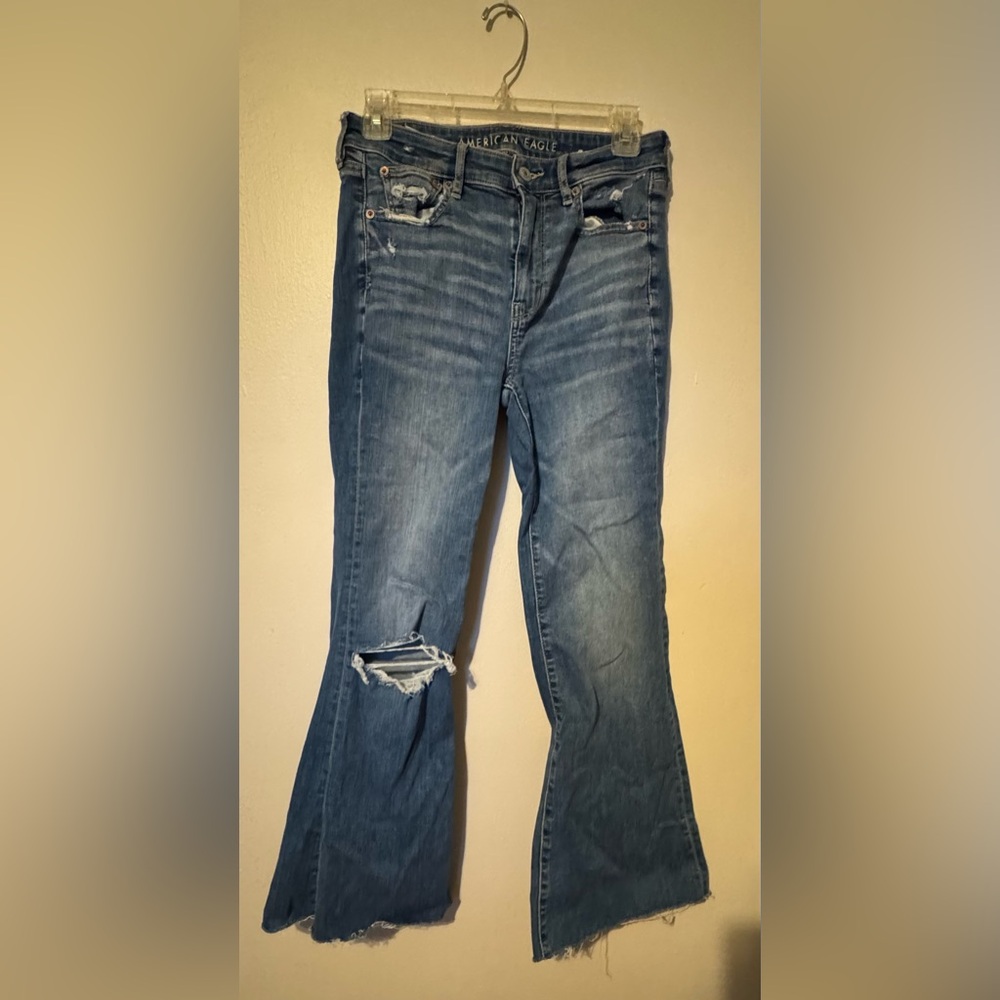 Women’s American Eagle Super High Rise Flare Distressed Jeans size 2